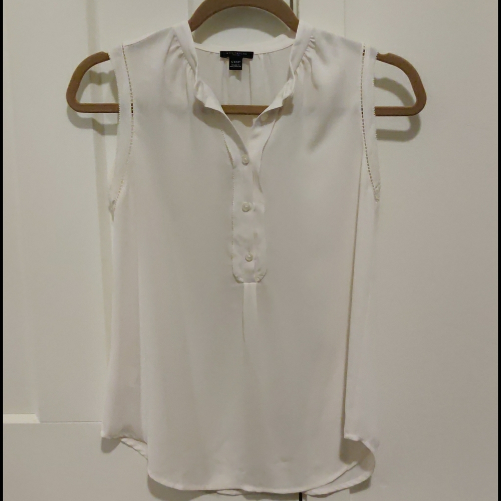Sleeveless blouse
